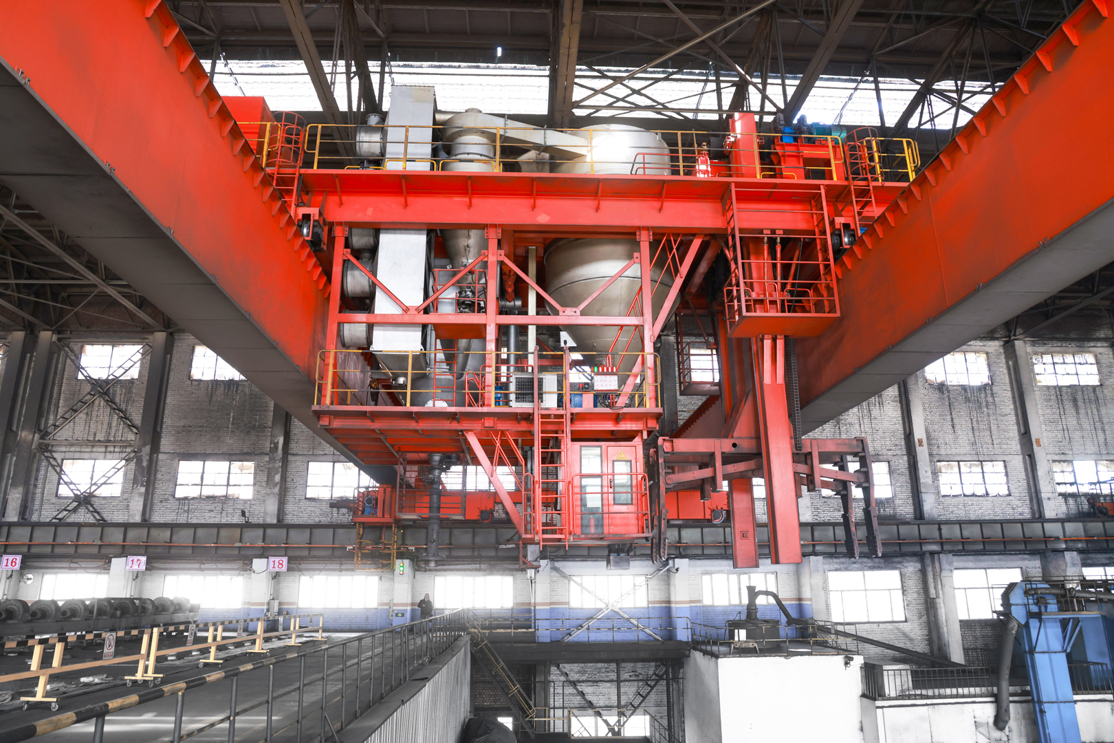Aluminum industrial lifting equipment