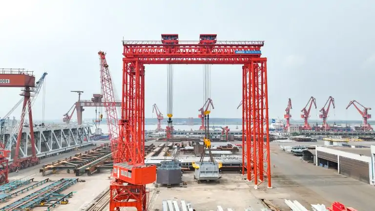 Henan Mine Crane 700t Gantry Crane for Super Bridge Projects